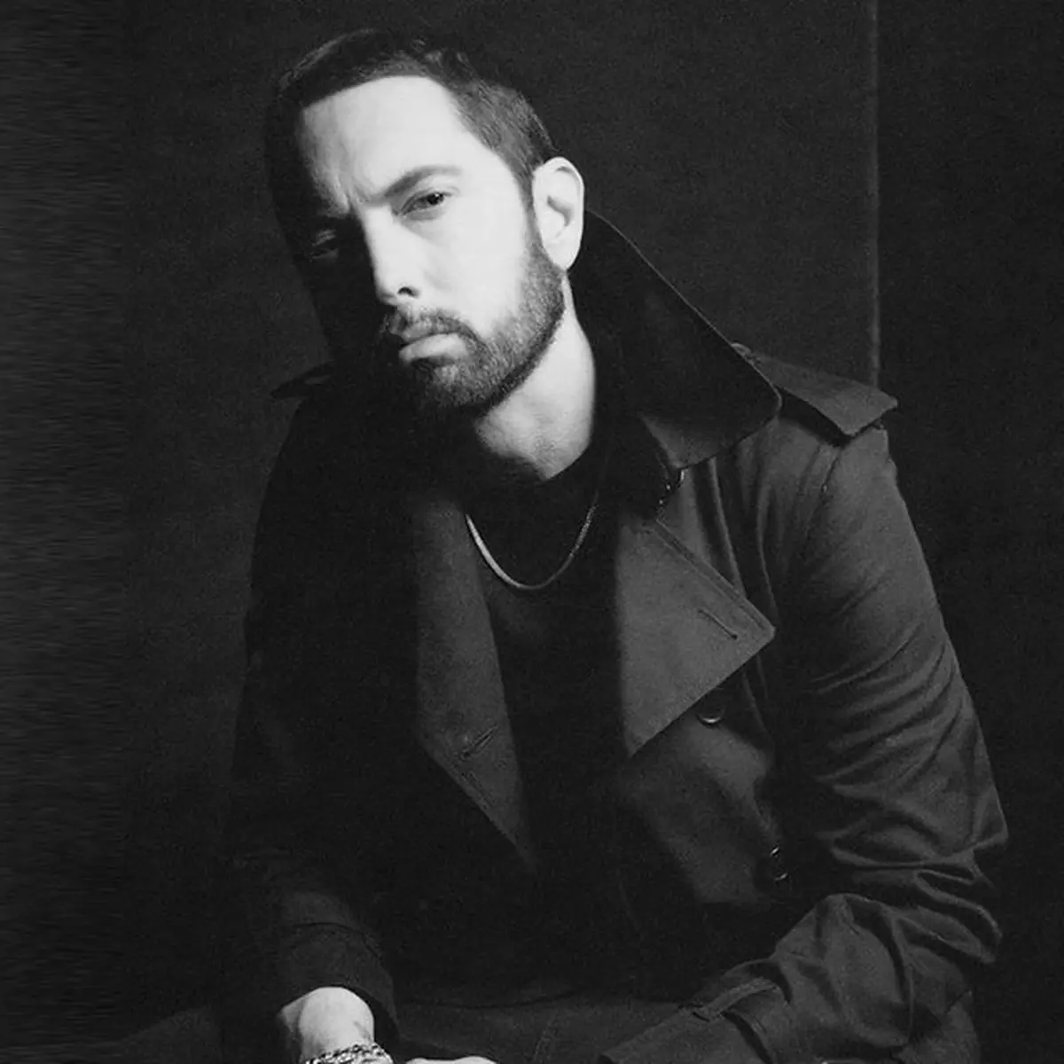 Portrait en noir et blanc du rappeur Eminem