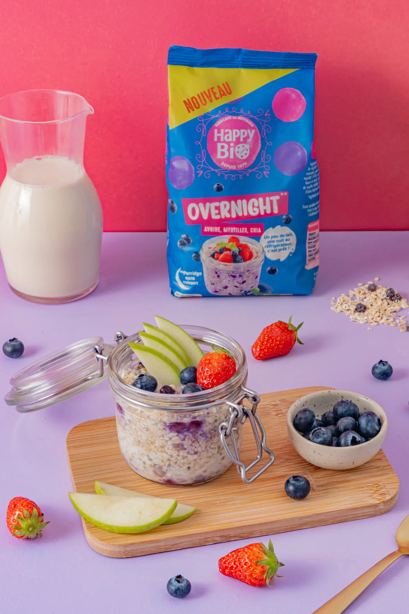 Bol d’overnight aux myrtilles Happy Bio avec fruits frais et préparation à l’avoine et au chia