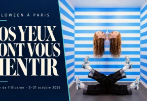 Visuel Halloween du Musée de l’Illusion Paris, avec une personne démultipliée dans une salle aux rayures bleues et blanches.